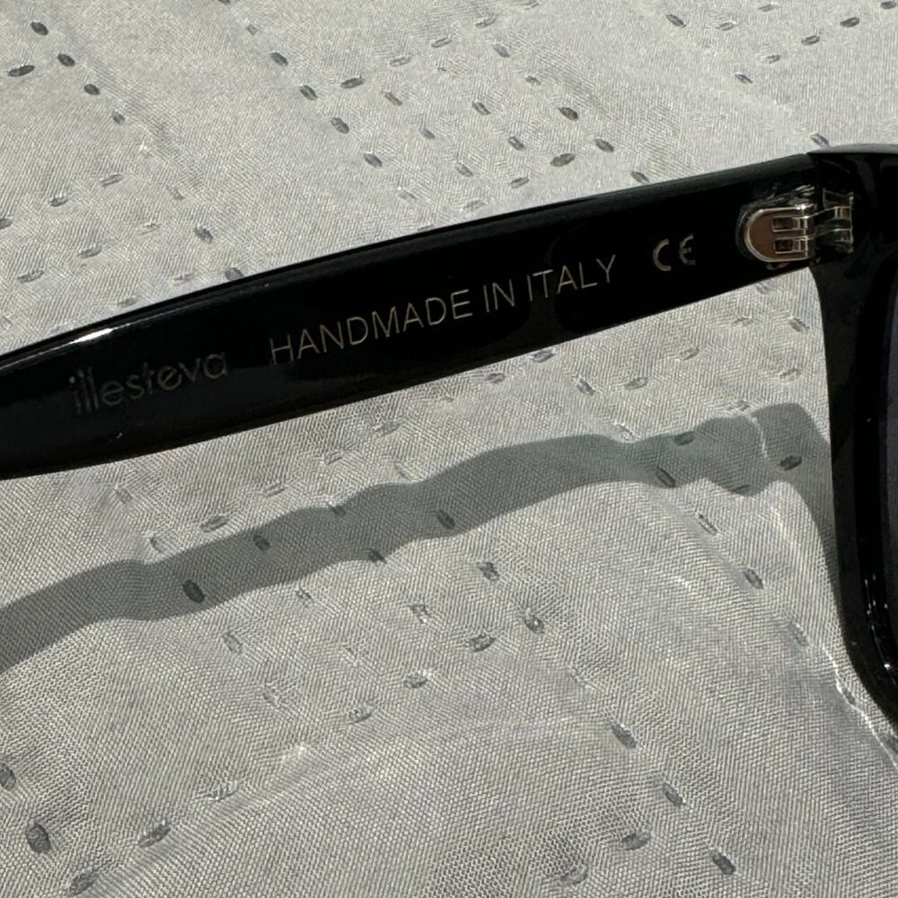 Illesteva Los Feliz Sunglasses - Black/Grey - Picture 9 of 14